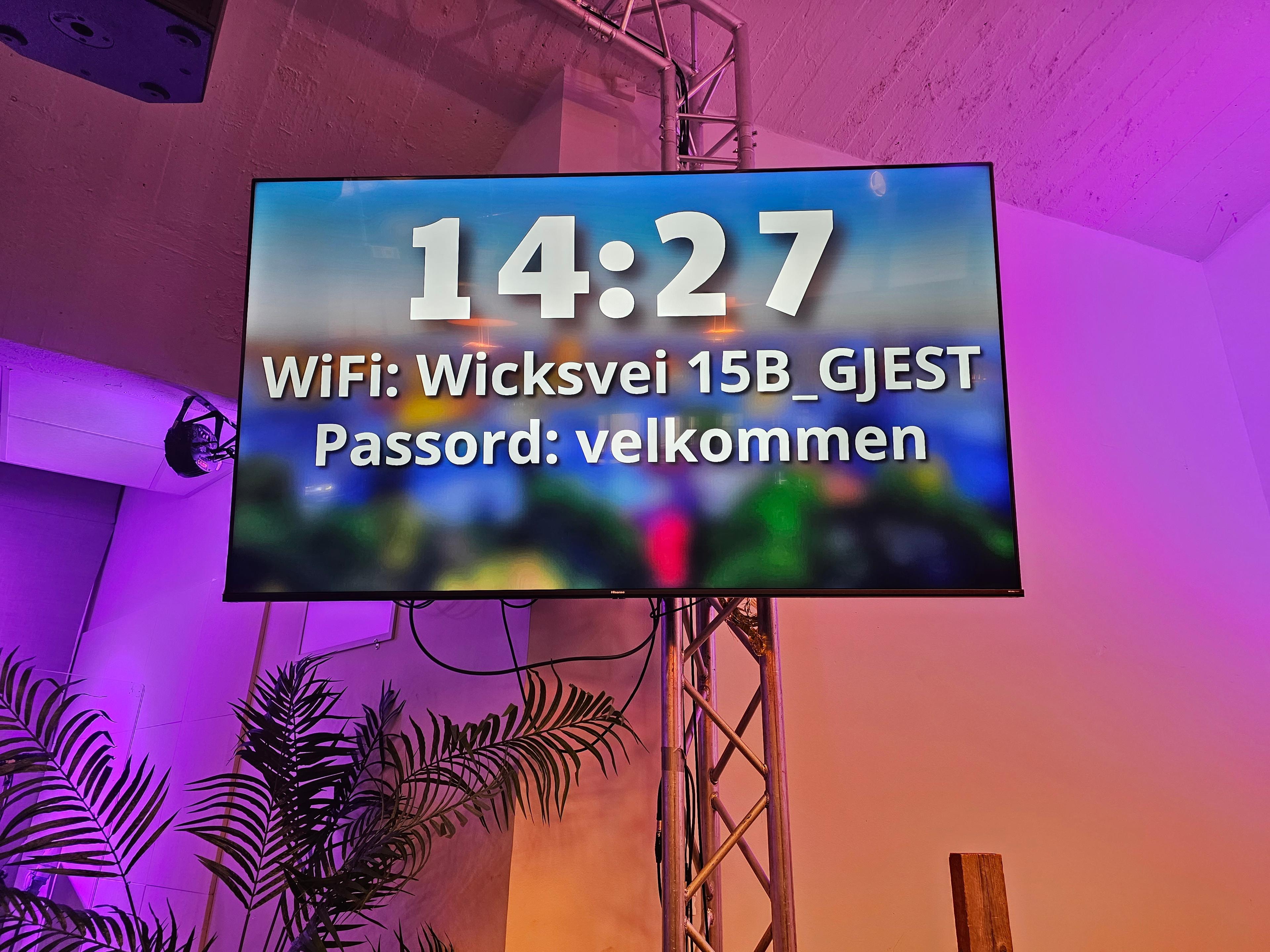 Screen left